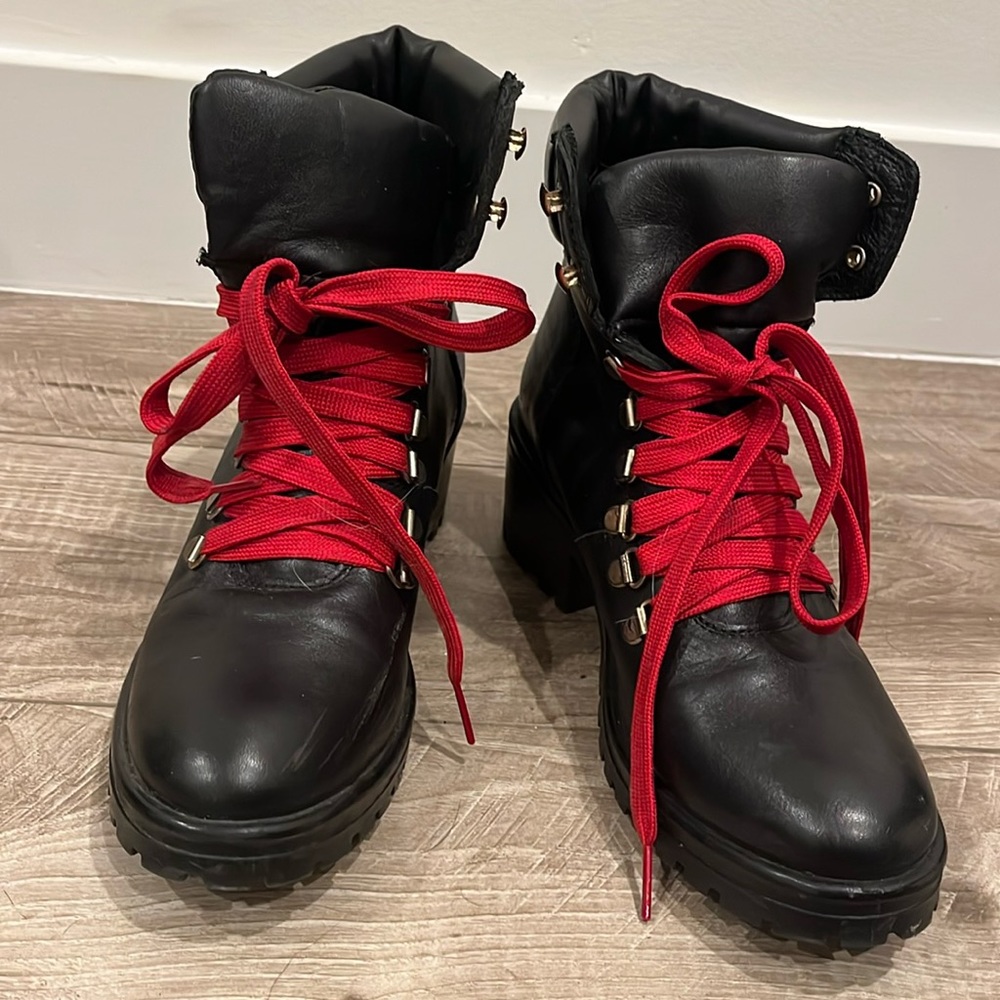 Steve Madden — lace up — combat boots — size 7.5